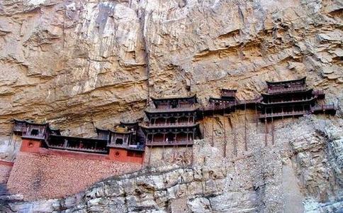 建筑特色可以概括为“奇、悬、巧”三个字。