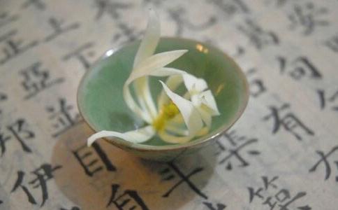 经常随便谈论别人的八卦是造口业吗？