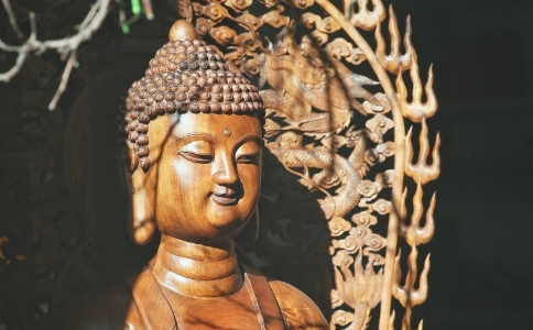 礼敬诸佛，就是把自己带进成佛之门