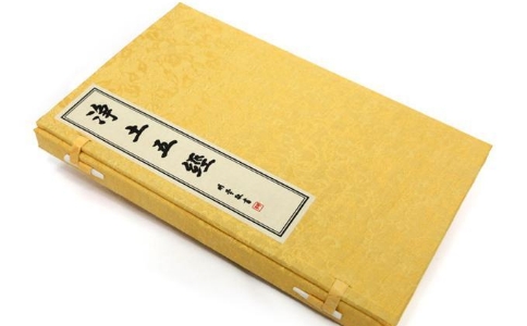 印光大师：念佛人要生起真信切愿，看经应先看净土五经